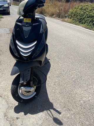 Piaggio Zip SP Scooter Negra y Blanca