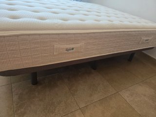 Cama Kuida: Colchón + Base con patas