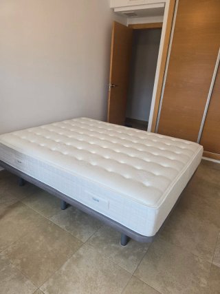 Cama Kuida: Colchón + Base con patas