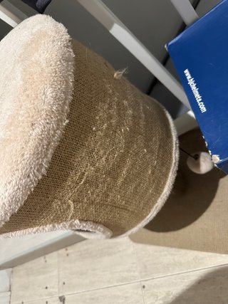 Árbol rascador para gatos con casa
