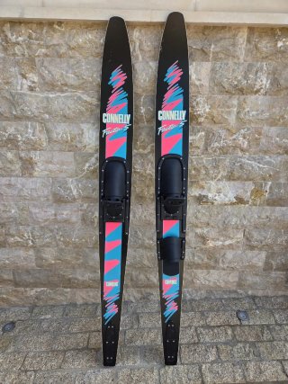 Lote náutico: tabla, esquís, hinchables y cuerdas