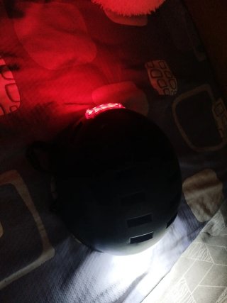 Casco para bici o patinete con Luz LED Trasera