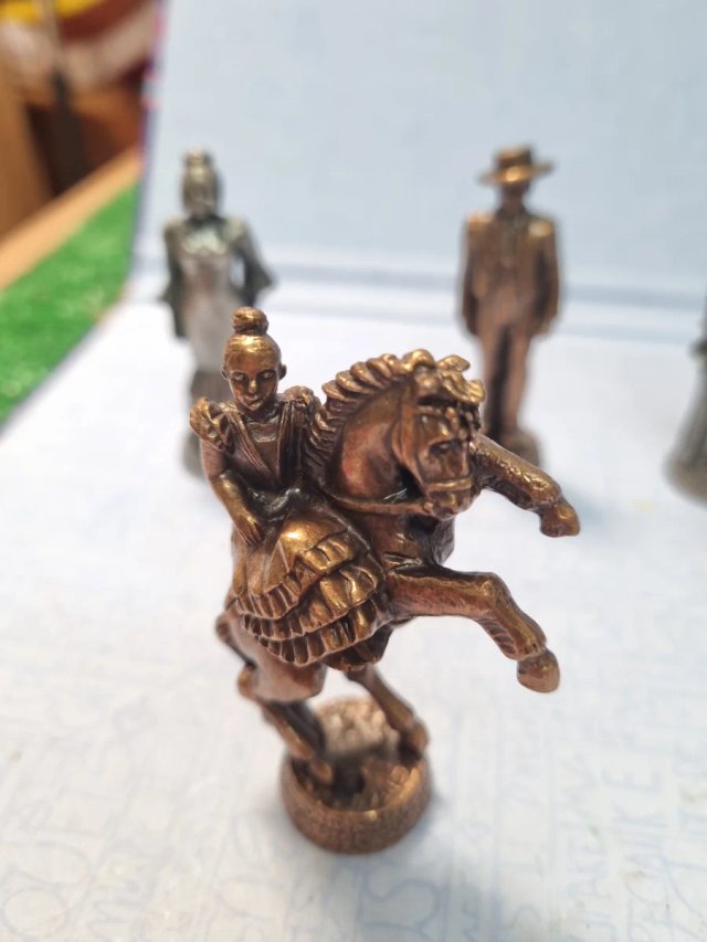 32 Figuras de Ajedrez Coleccionables