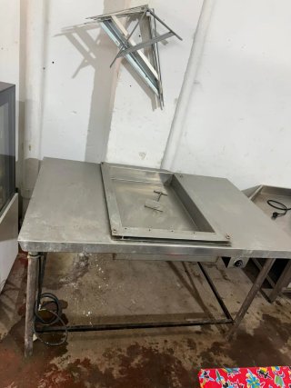 Mesa de acero inoxidable con baño maría