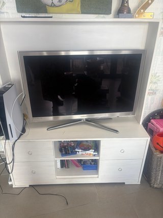 Mueble TV blanco y madera