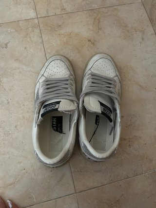 Golden Goose Sneakers Blancas y Plateadas
