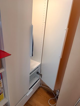 Cama alta con escritorio y armario, infantil.