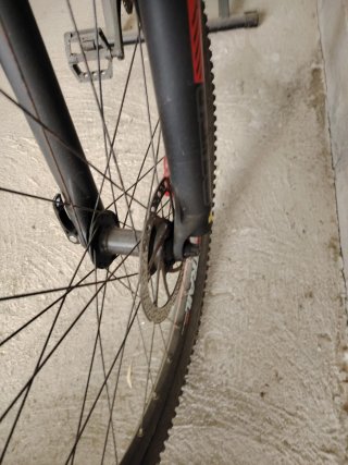 Bicicleta de montaña con rodillo