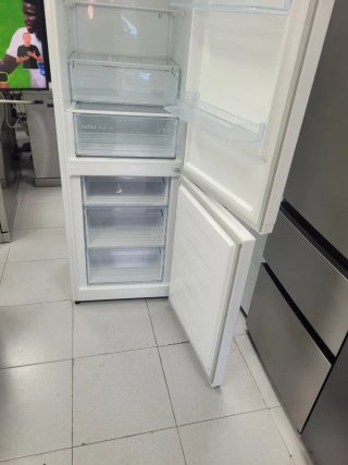 ☆NEVERA MARCA HISENSE 2,CM COMBI NOFROST☆