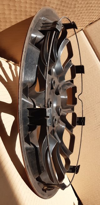 TAPACUBOS J-TEC HERO 16"