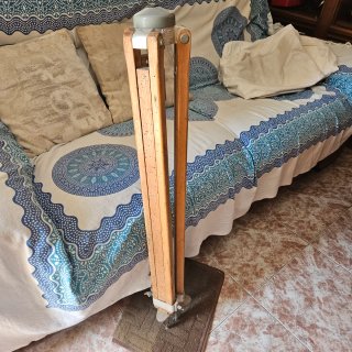 Teodolito Kern pequeño antiguo y tripode.