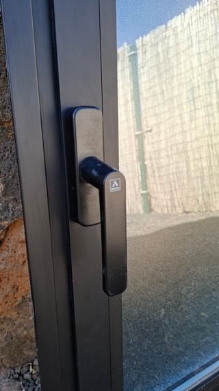 Ventana Usada de aluminio Cortizo antracita 85x105