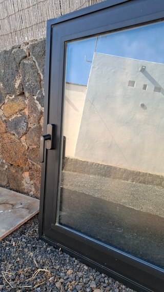 Ventana Usada de aluminio Cortizo antracita 85x105