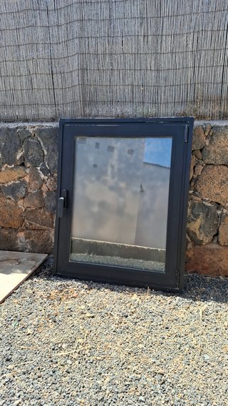 Ventana Usada de aluminio Cortizo antracita 85x105