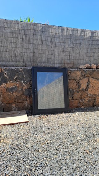 Ventana Usada de aluminio Cortizo antracita 85x105