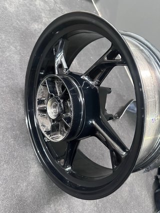 Llanta BMW S1000RR 2025 Negra