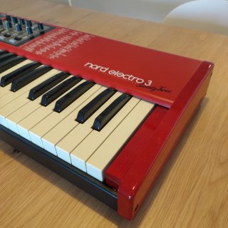 Nord Electro 3 Seventy Three + Funda acolchada