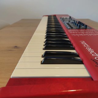 Nord Electro 3 Seventy Three + Funda acolchada