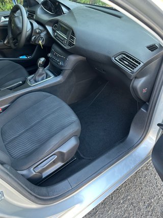 Peugeot 308 2017 diesel 6100€