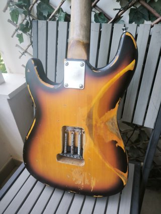 Guitarra Stratocaster Heavy Relic Sunburst Vintage