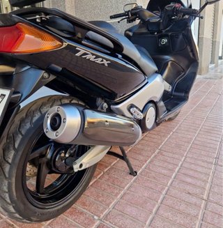 Yamaha T-Max Negra