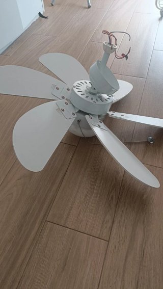 Ventilador de techo blanco