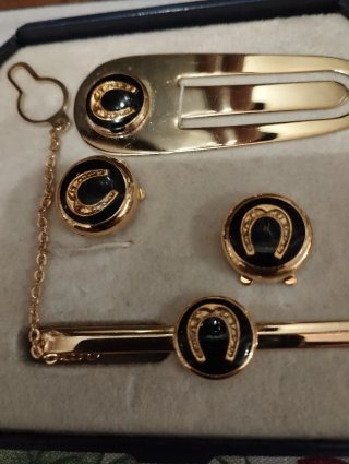 Set accessori uomo: gemelli, fermacravatta