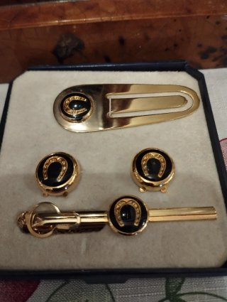 Set accessori uomo: gemelli, fermacravatta