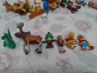 Lote muñecos PVC y otros