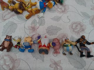 Lote muñecos PVC y otros
