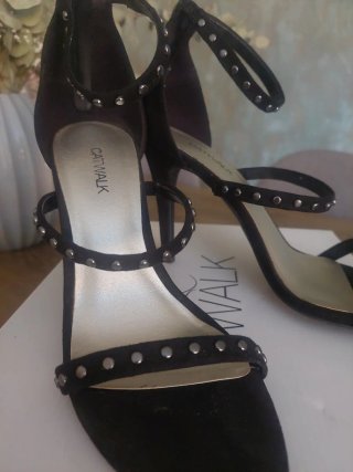 Sandalias negras Catwalk con tachuelas