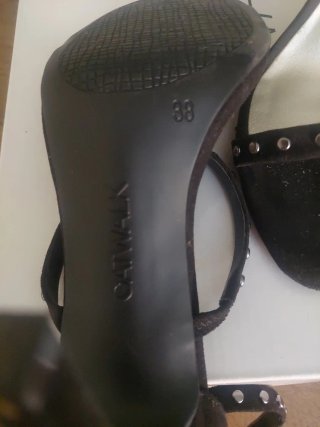 Sandalias negras Catwalk con tachuelas