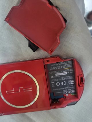 PSP 3004 Radiant Red Cargador