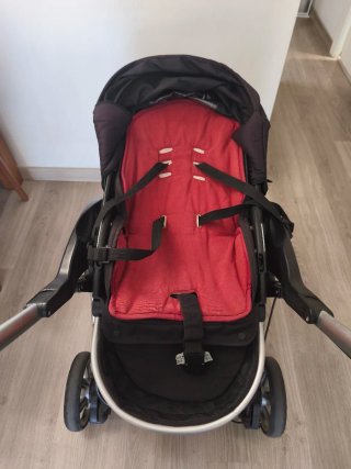 Carro de bebé Avant  con sombrilla.