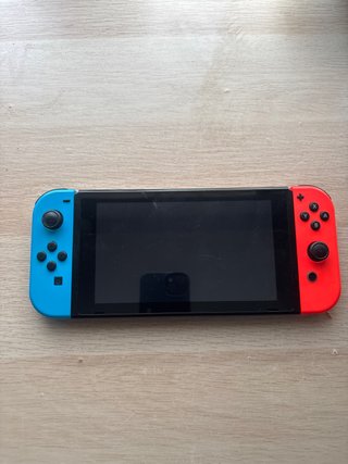 Nintendo Switch+Juego Let’s go Pikachu