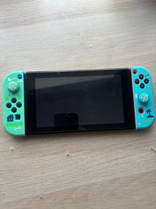 Nintendo Switch+Juego Let’s go Pikachu