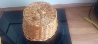 Cesto de mimbre artesanal