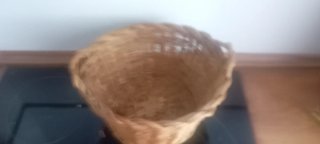 Cesto de mimbre artesanal
