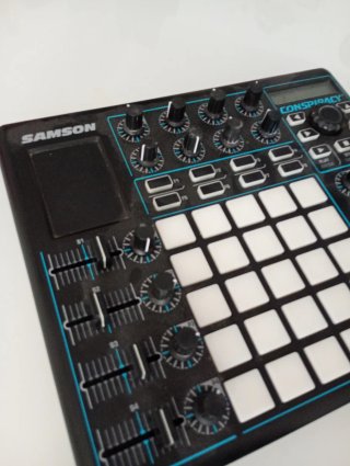 Controlador MIDI Samson Conspiracy