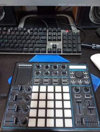 Controlador MIDI Samson Conspiracy