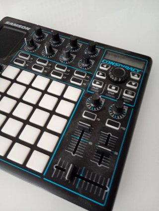 Controlador MIDI Samson Conspiracy