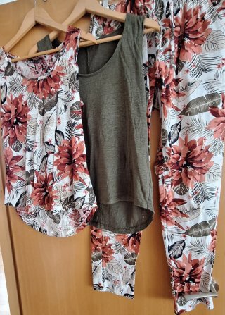 Conjunto Esmara pantalón y 2 camisetas verano lino