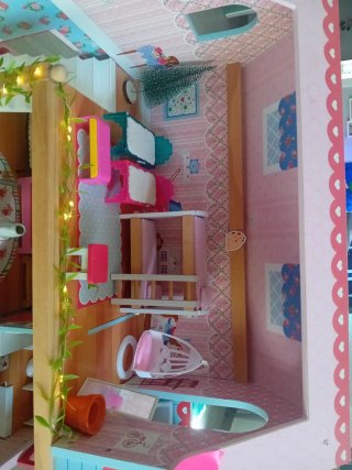 Casa de muñecas grande con muebles