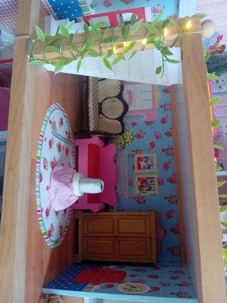Casa de muñecas grande con muebles