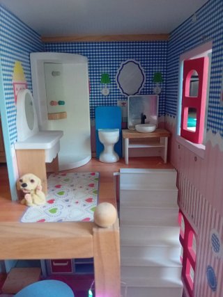 Casa de muñecas grande con muebles