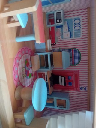 Casa de muñecas grande con muebles