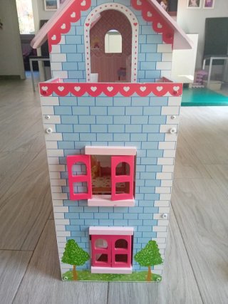 Casa de muñecas grande con muebles