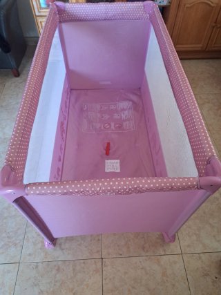 Cuna de viaje rosa con elefantes