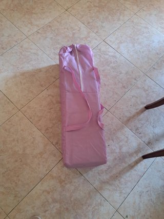 Cuna de viaje rosa con elefantes