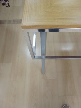 Mesa expositor madera y metal